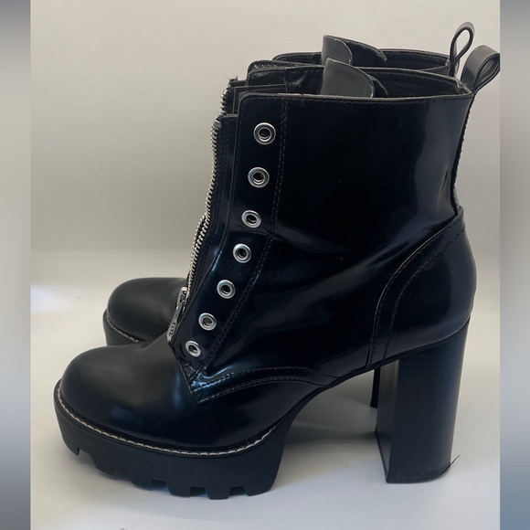 Zara Black chunky cleated platform zipper ankle boots size EU 38 Grommets - Picture 1 of 8